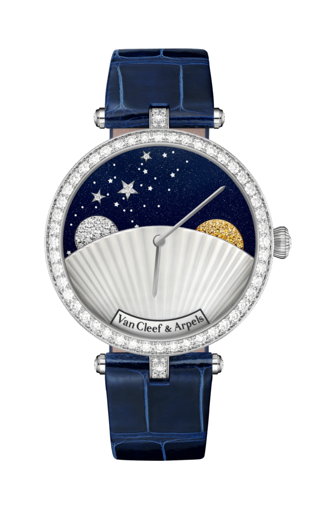 레이디 아펠 데이 앤 나잇(Lady Arpels Jour Nuit) 워치. 38mm 케이스(화이트 골드, 다이아몬드). 어벤츄린 글래스, 마더 오브 펄, 화이트 골드, 옐로우 골드, 다이아몬드, 옐로우 사파이어로 제작된 다이얼. 셀프 와인딩 메케니컬 무브먼트, 주간/야간 모듈 직접 교체 가능한 엘리게이터 레더 스트랩