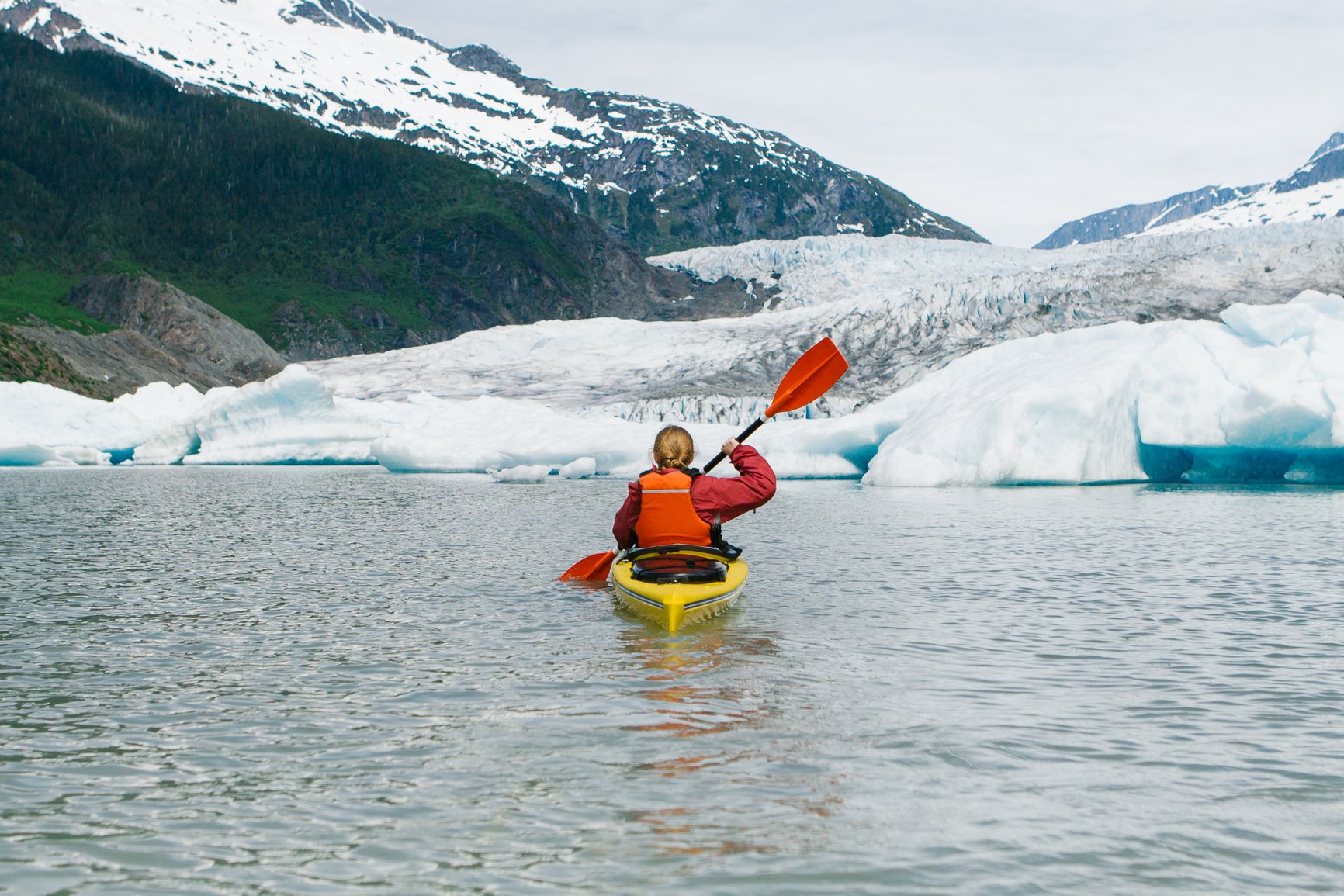 Stocksytxpf88ec059jKt300Medium160646-RFC.jpg woman kayaking solo by a glacier in Alaska